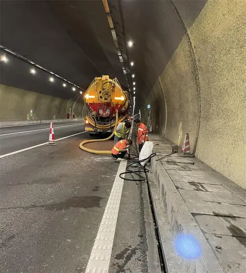 恩平隧道排水渠清淤